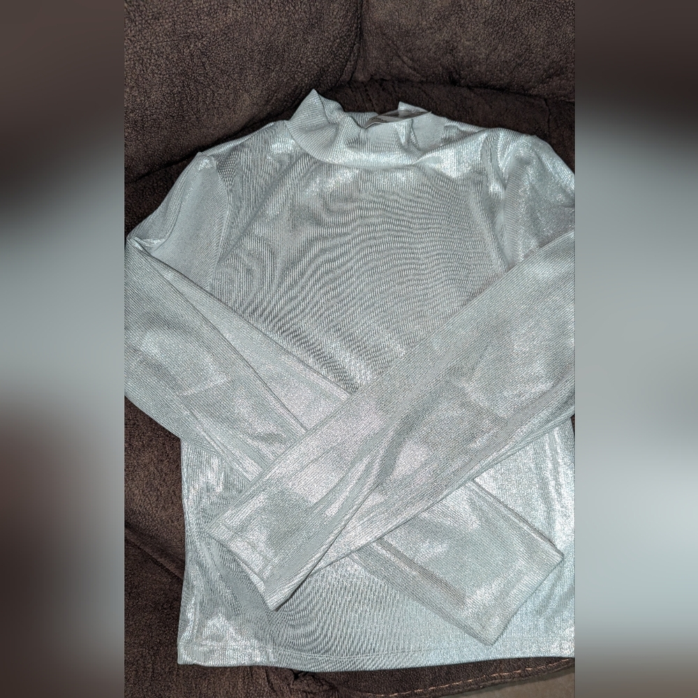 NWT-white shimmer, long sleeve, lightweight, mock turtleneck-jr size L or XL